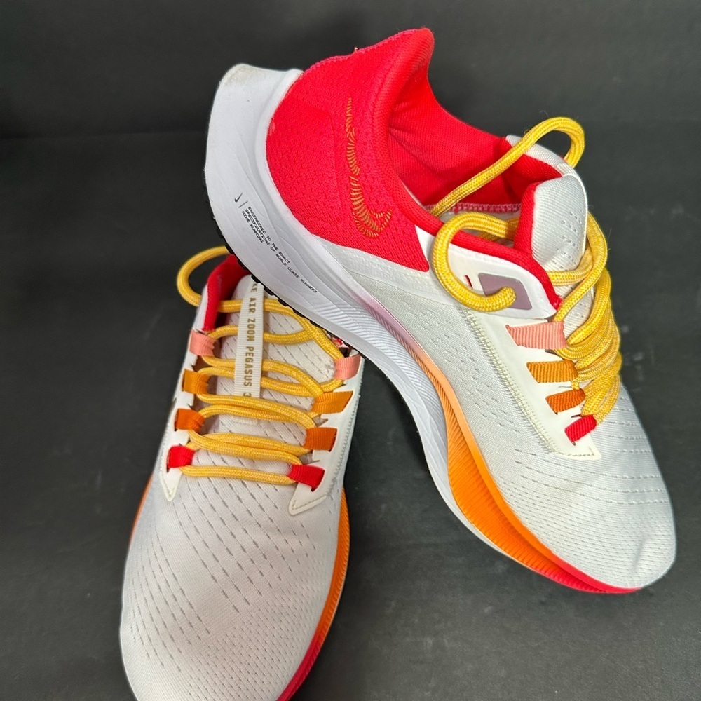 Nike Air Zoom Pegasus with Red and Yellow size 9.5 pre owned Exellent condition - Picture 2 of 7